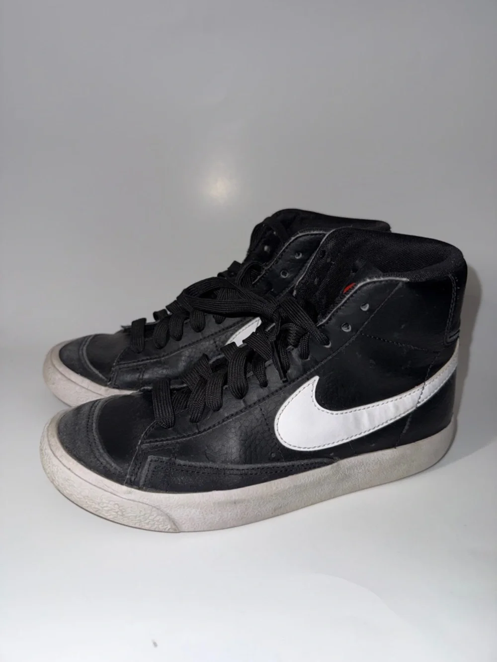 Nike Blazer Mid '77 Vintage sneakers black and white youth size 4
